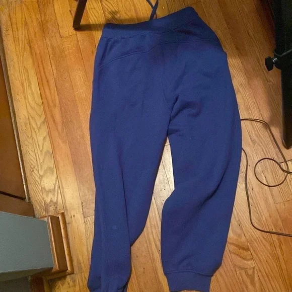 Lululemon joggers - Picture 3 of 4